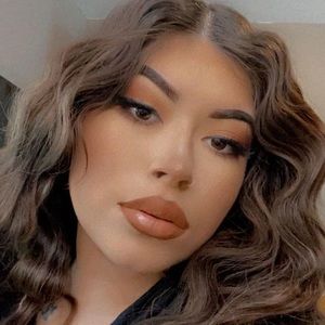 Meet your Posher, Claudia